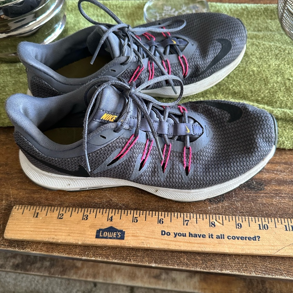 Nike Women Sz 8 Quest 2‎ AA7412-003 Gray & Pink Athletic Running Shoes Sneakers - Picture 12 of 12